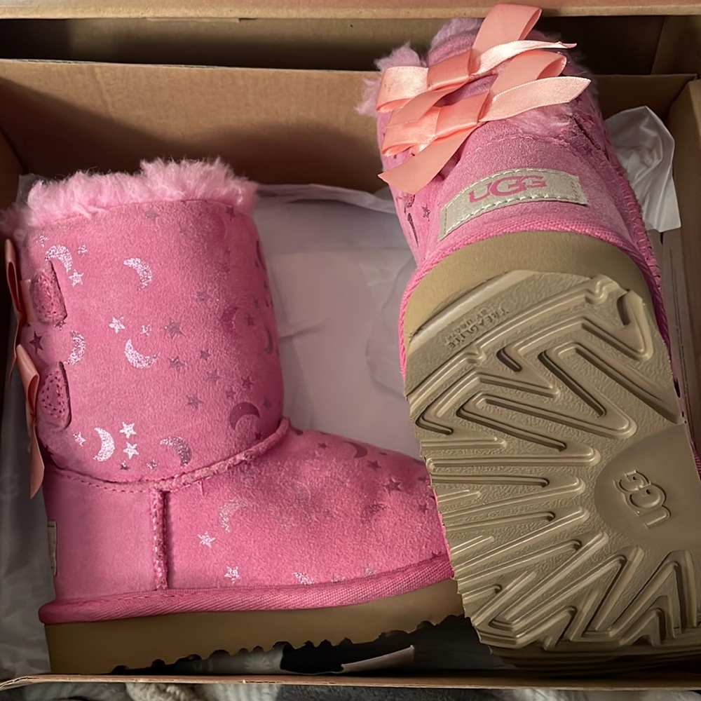 UGG SIZE 9C $55